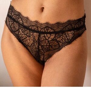 Chic Black Lace Women's Panties